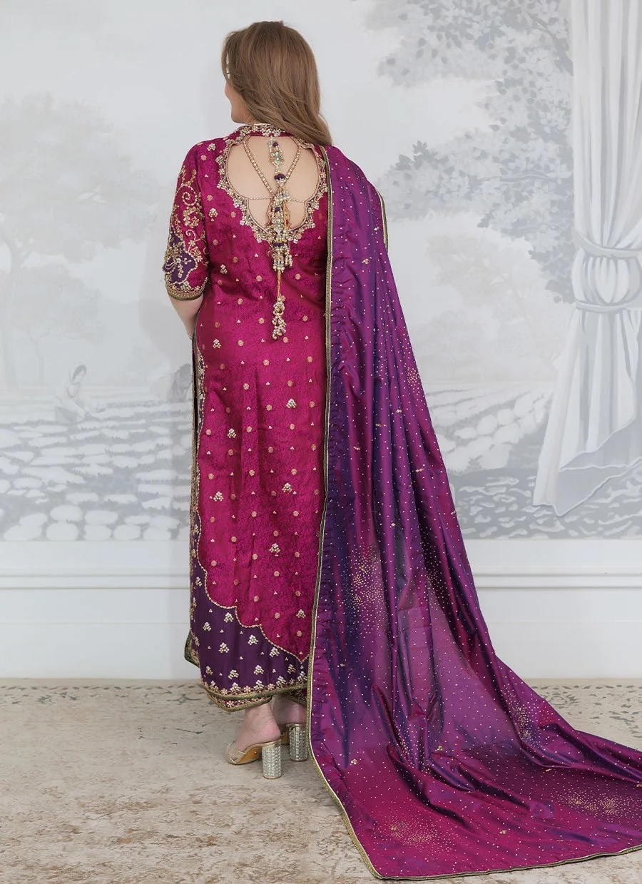 Bita Magenta Kurta pakistani fashion outfit in purple tones.